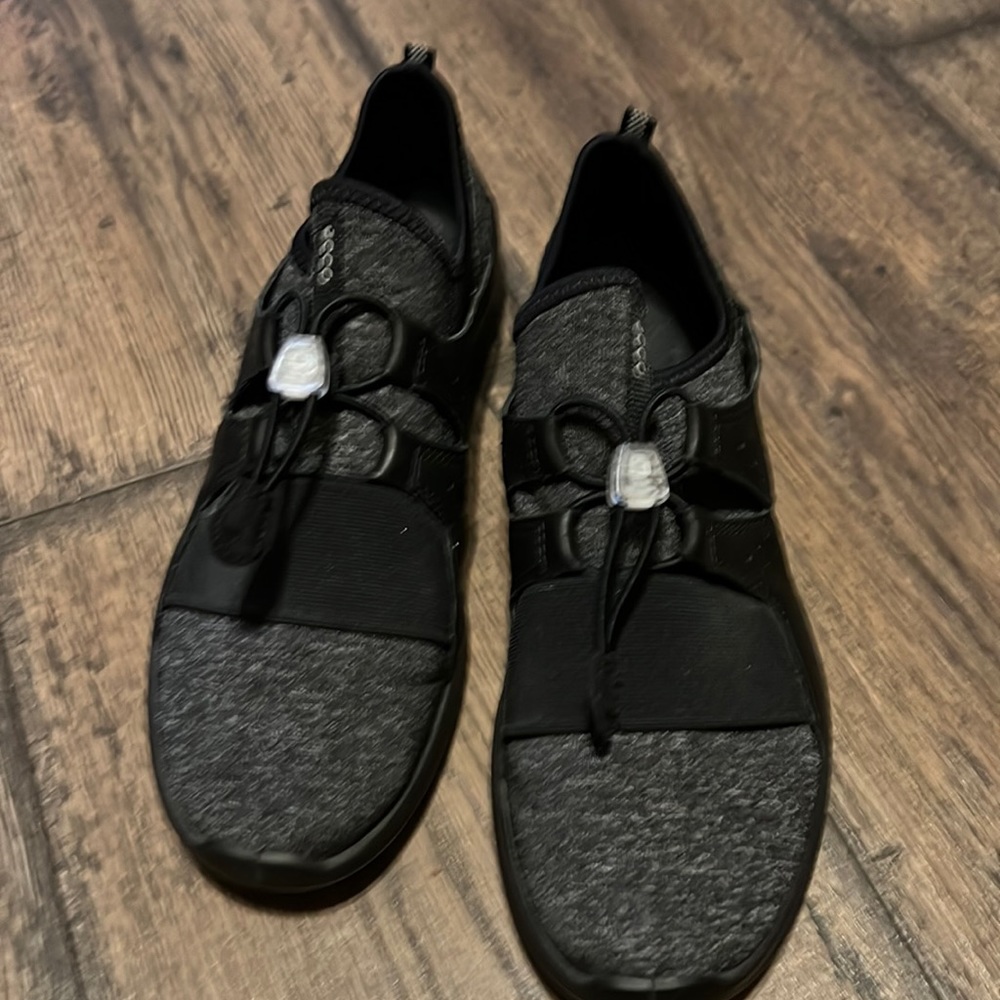 Ecco tennis shoe size 39 (8/8.5)